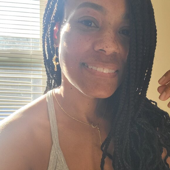 Meet your Posher, Iris - Picture 1 of 1